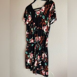 Vibrant Floral & Black Romper~Short Sleeve~Scoop Neck~Side Slant Pockets~Size M
